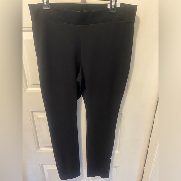 ❌❌SOLD👍👍White House Black Market WHBM Slim Crop Ponte Pants Black Knit Large - Picture 5 of 11